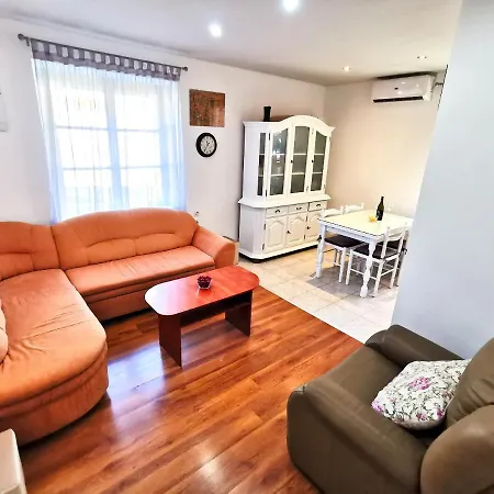 Apartment Zorka *